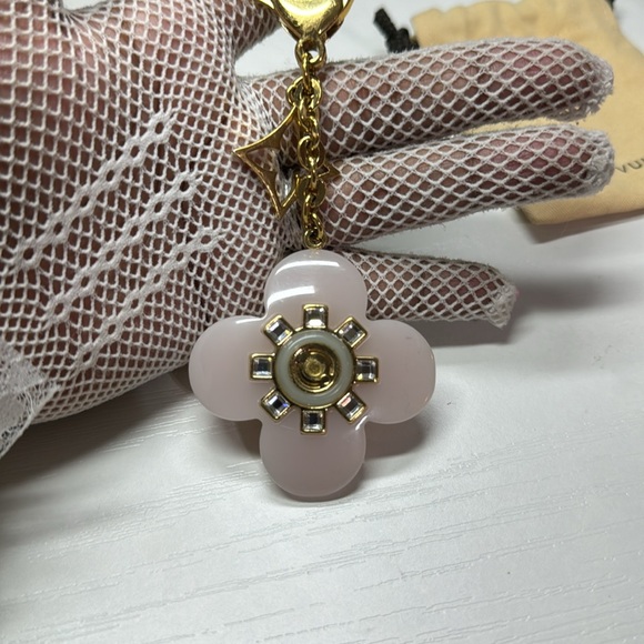 Authenticity 🩷Louis Vuitton 🩷 Pinks Gold Charm keyholder - Picture 10 of 17